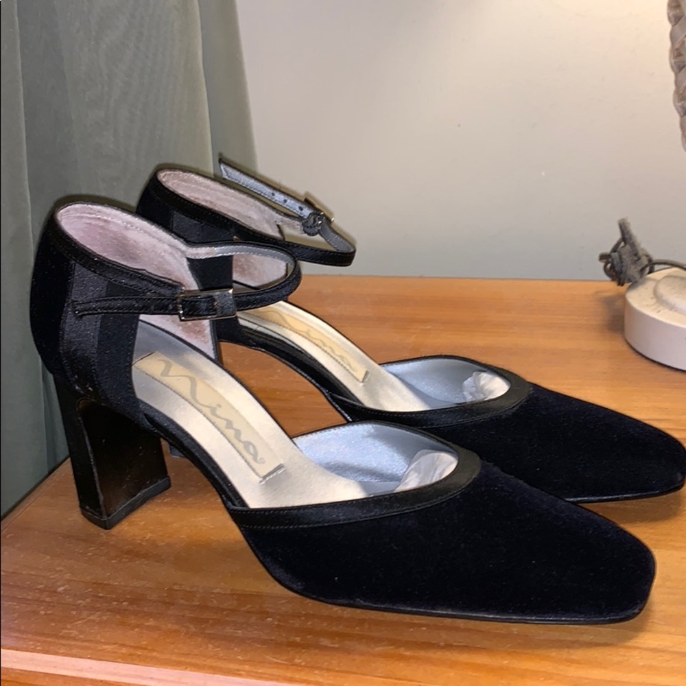 Black velvet Nina heels. Size 7.